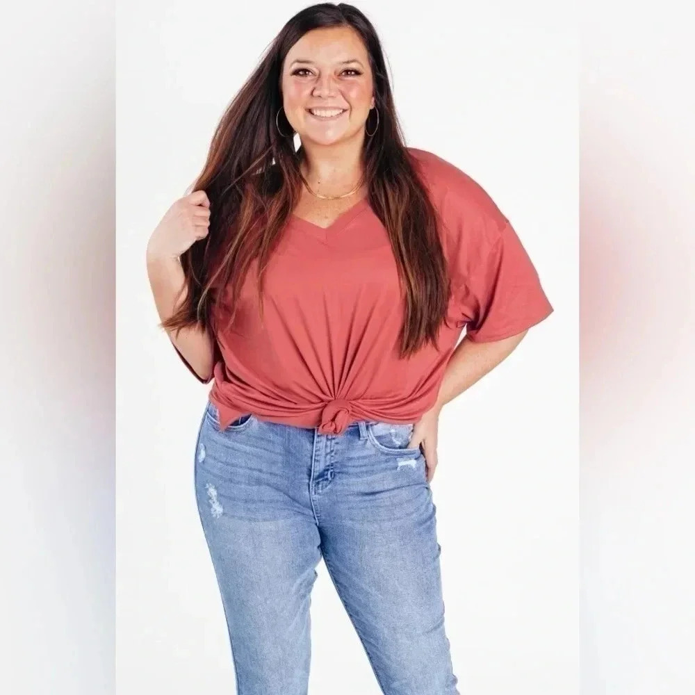 Boutique Nellie Mae Feel So Good V Neck Tee - Small